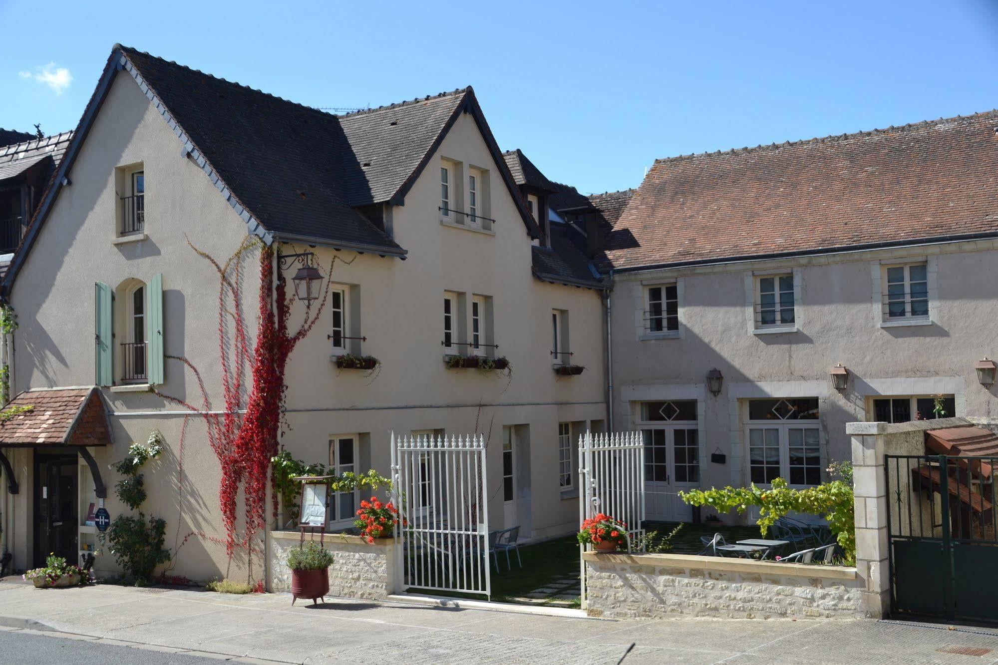 Logis Hotel Restaurant Relais De La Mothe Yzeures-sur-Creuse Экстерьер фото